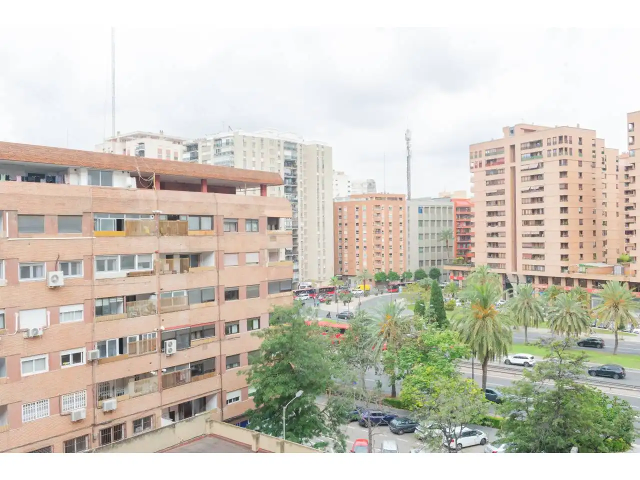 Exterior view of Flat for sale in Valencia  with Air Conditioner, Terrace and Furnished