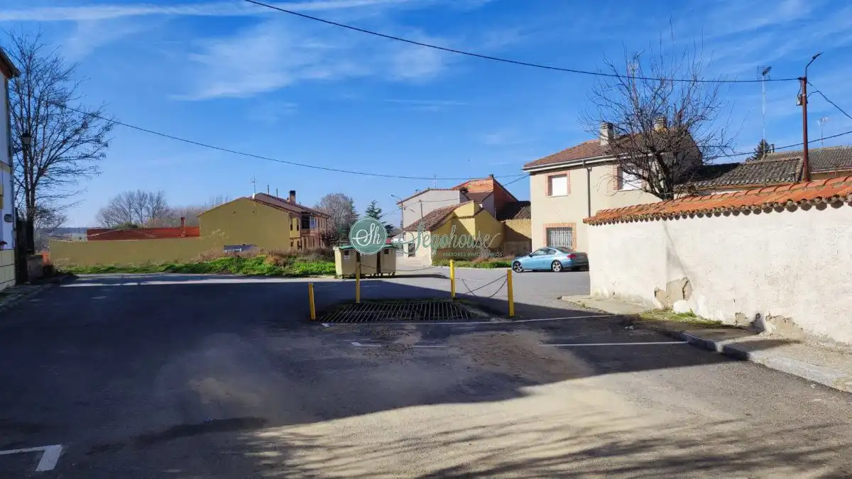 Piso en venta en Hontanares de Eresma con Calefacción, Terraza y Amueblado
