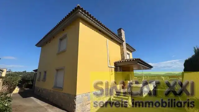 Exterior view of Houses for sale in Figueres  with Air Conditioner, Heating and Terrace