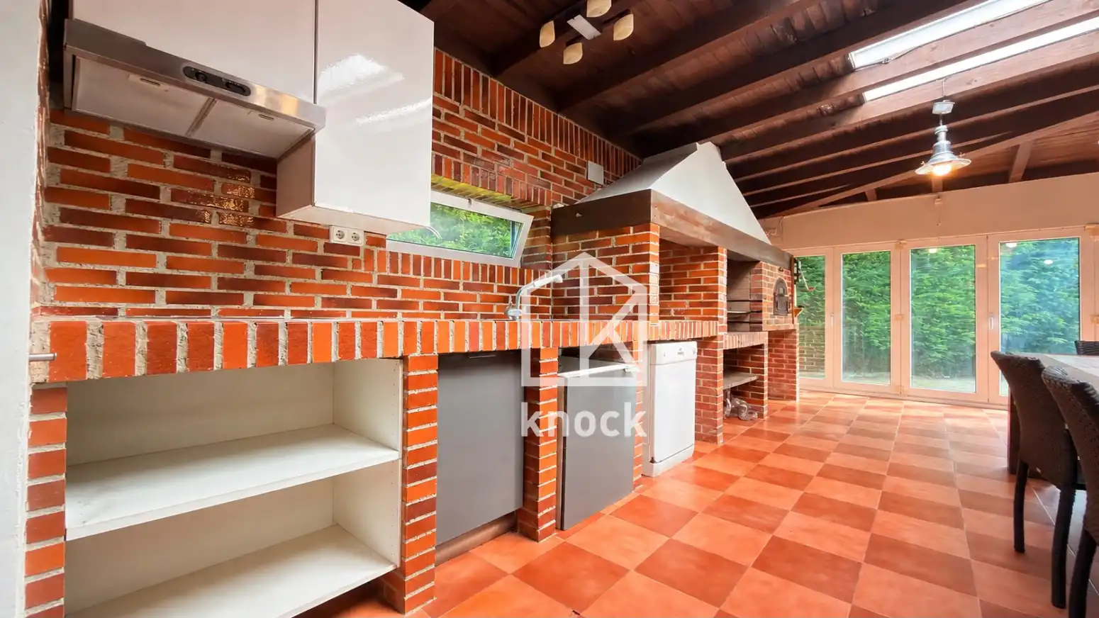 Cuina de Casa o xalet en venda en Oviedo  amb Calefacció, Parquet i Terrassa
