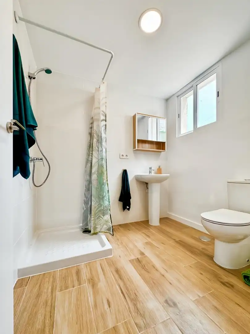 Bathroom of Flat for sale in Benidorm  with Heating, Furnished and Balcony