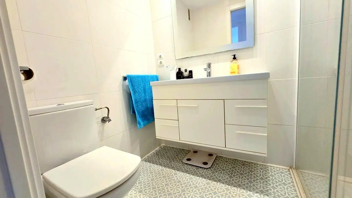 Bany de Apartament de lloguer en Gandia amb Aire condicionat, Parquet i Terrassa