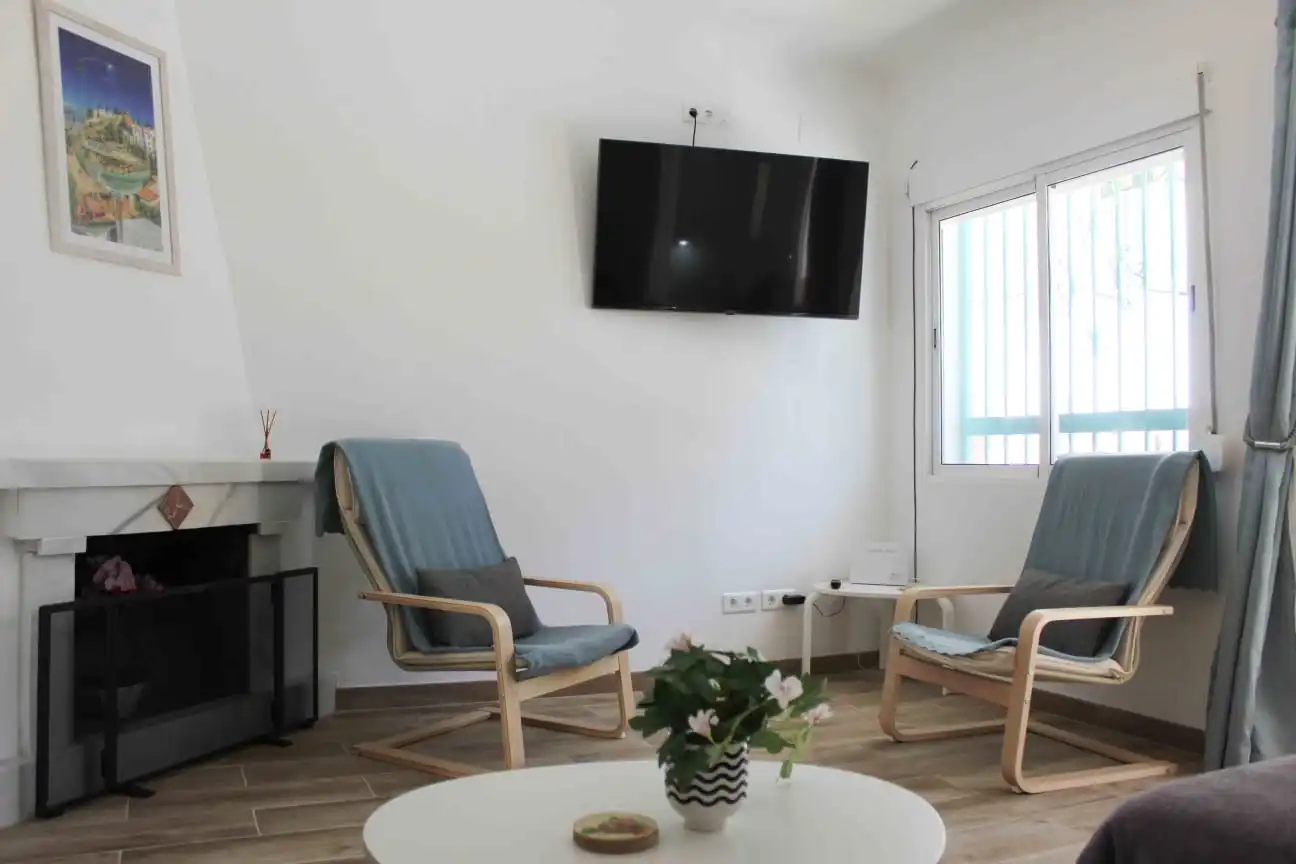 Sala d'estar de Casa adosada en venda en Vélez-Málaga amb Aire condicionat, Terrassa i Moblat