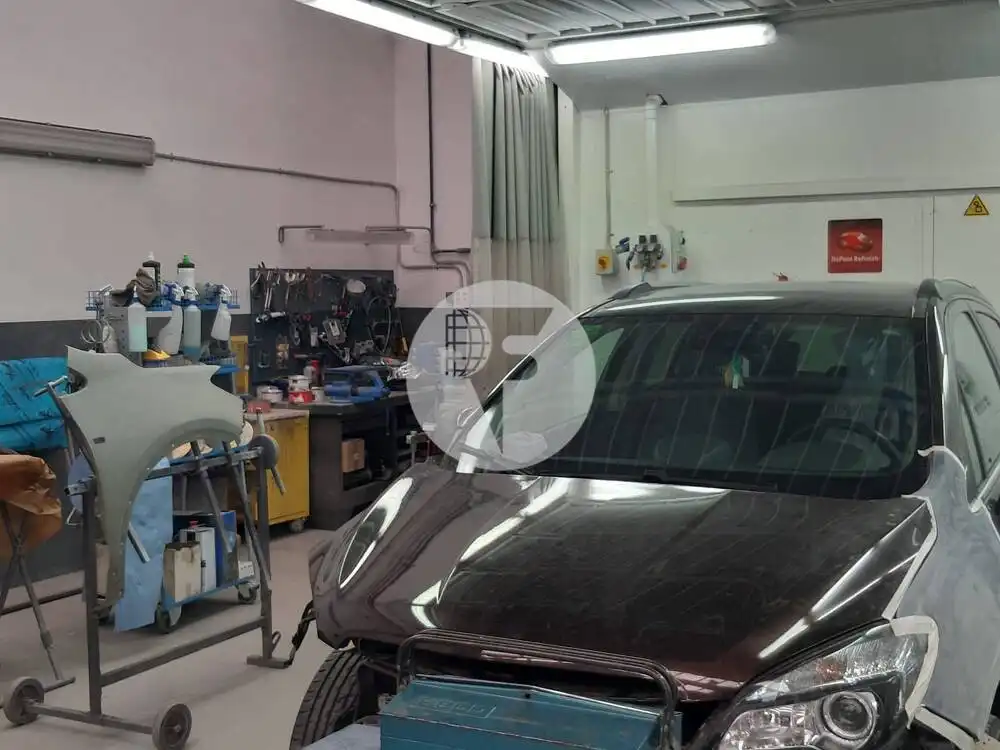 Parkplatz von Fabrikhallen zum Verkauf in Barcelona