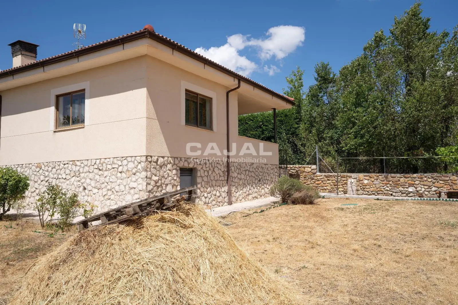 Houses for sale in Cerezo de Arriba  with Heating