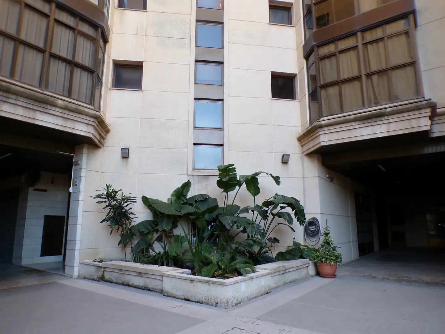 Exterior view of Office for sale in Valencia  with Air Conditioner, Heating and Internet