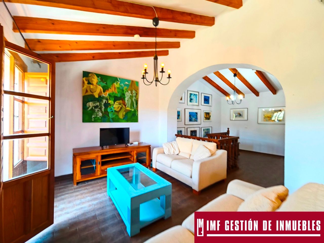 Sala d'estar de Casa o xalet en venda en Alfarnatejo amb Terrassa, Piscina i Moblat