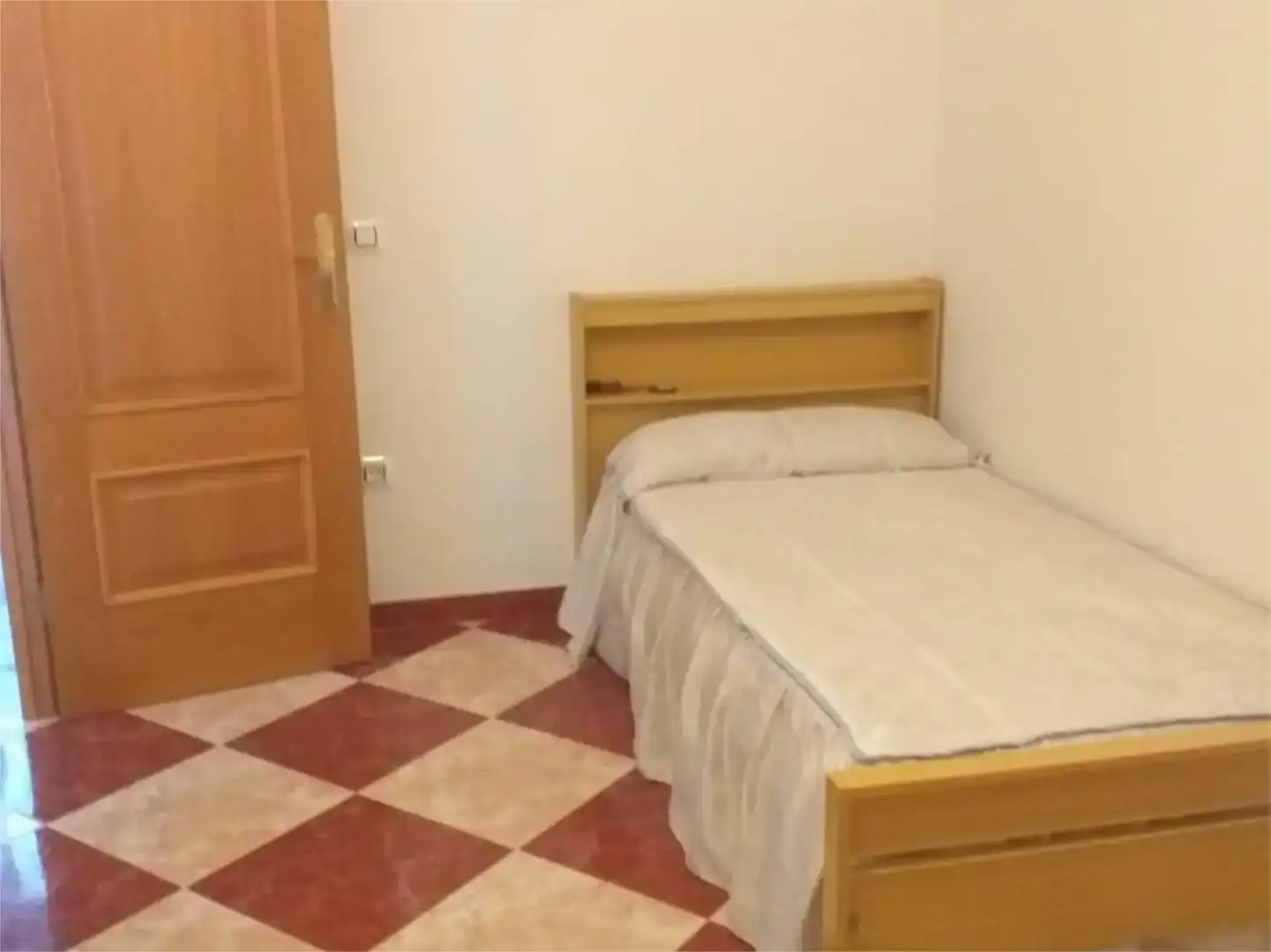 Dormitori de Casa adosada en venda en Cabra del Santo Cristo amb Traster, Moblat i Balcó