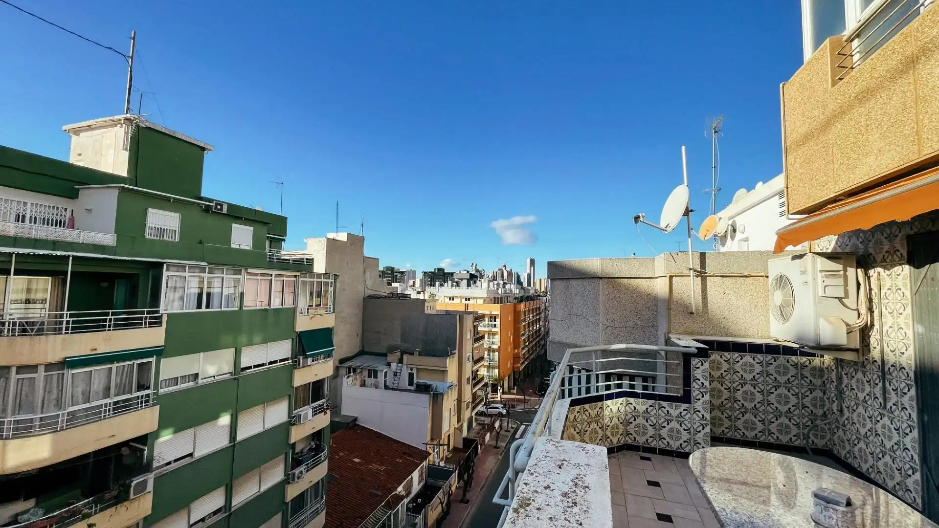 Vista exterior de Ático en venta en Benidorm con Aire acondicionado, Terraza y Trastero