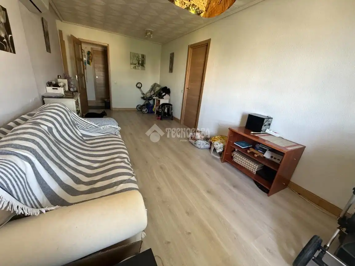 Sala d'estar de Pis en venda en Madrid