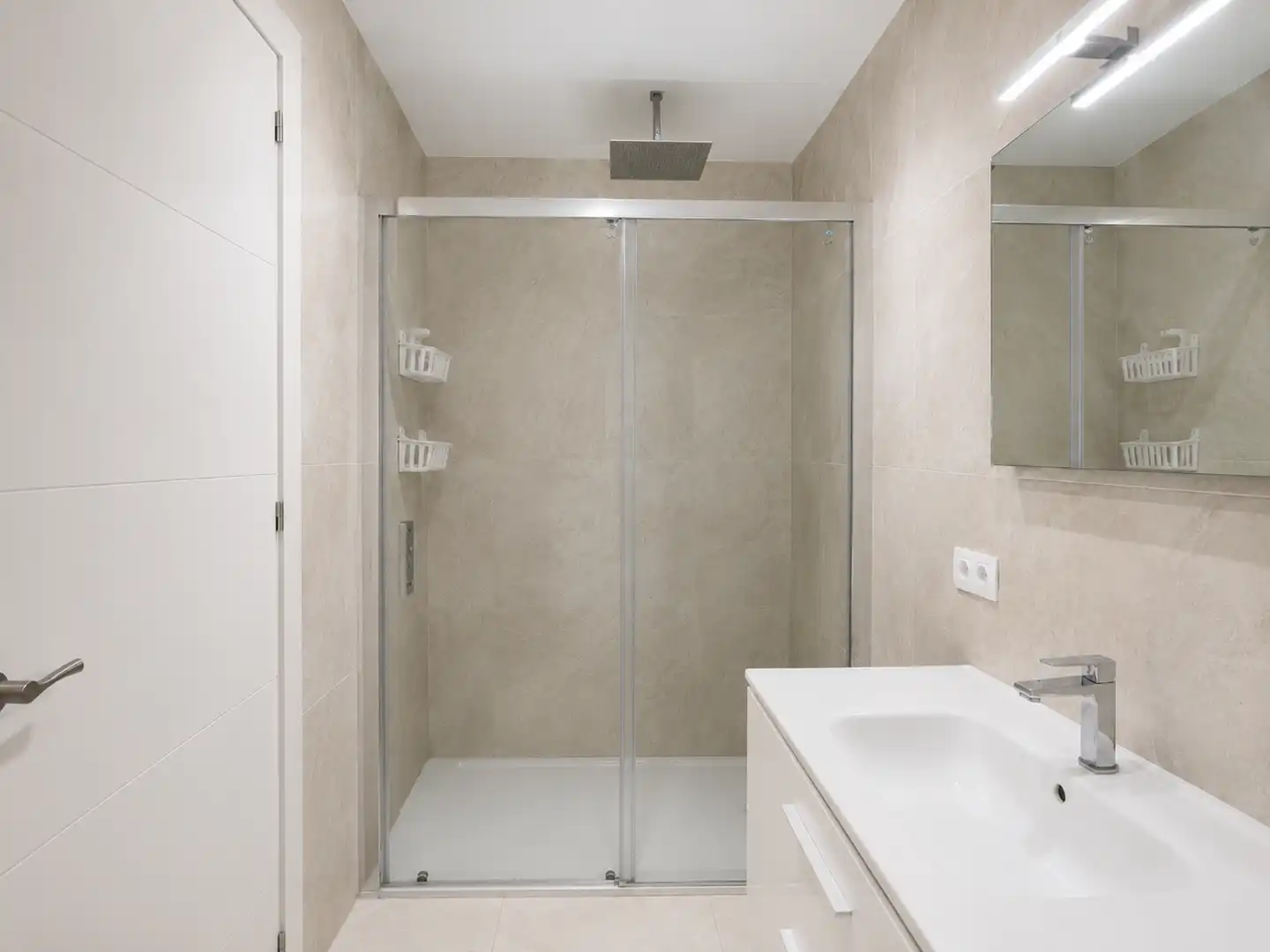 Adosado con piscina en venta en Eixample - Horta Capallera, imagen 21