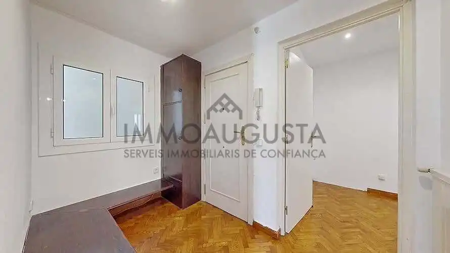 Dormitori de Pis en venda en Barcelona amb Parquet i Terrassa