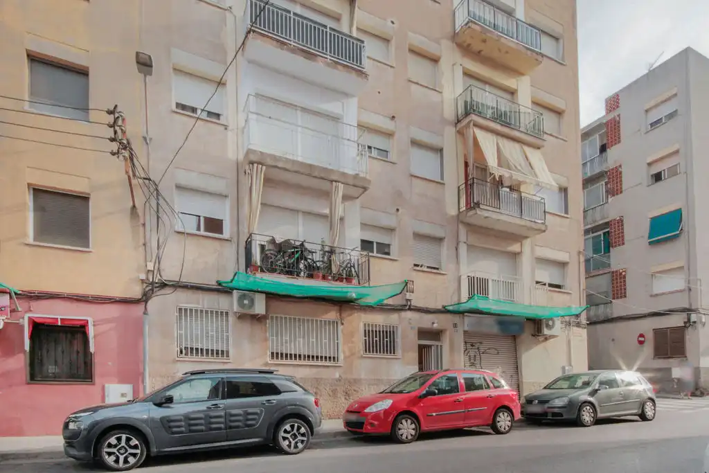 Flat for sale in C/ Ivars Durgell