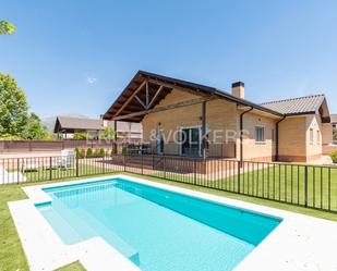 Vista exterior de Casa o xalet en venda en El Boalo - Cerceda – Mataelpino amb Aire condicionat, Calefacció i Jardí privat