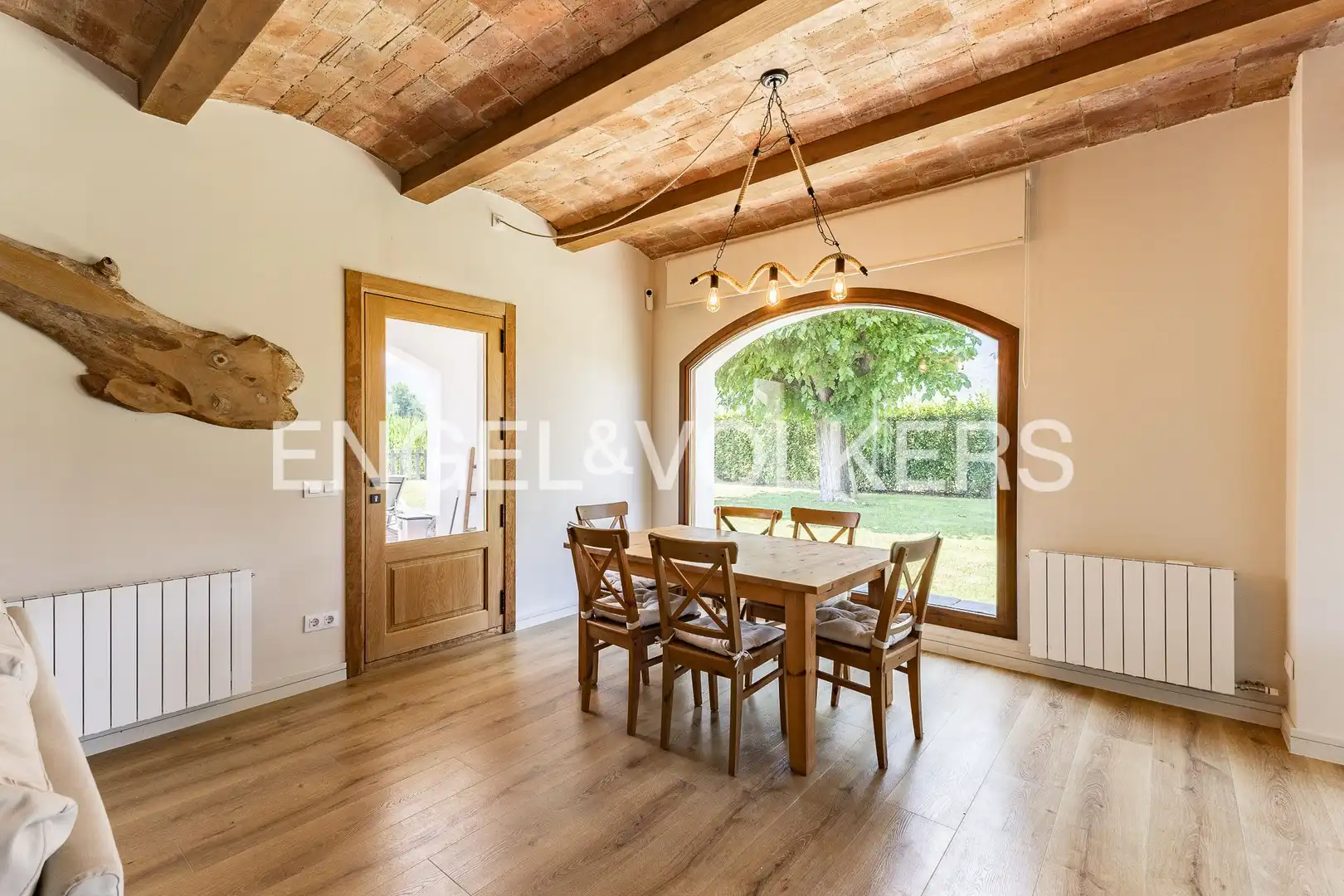 Esszimmer von Haus oder Chalet zum Verkauf in La Vall d'en Bas mit Heizung und Privatgarten