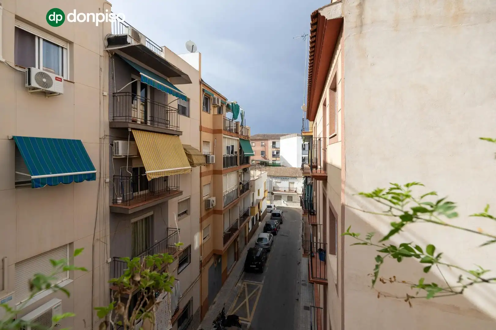 Vista exterior de Pis en venda en Granada amb Aire condicionat i Terrassa