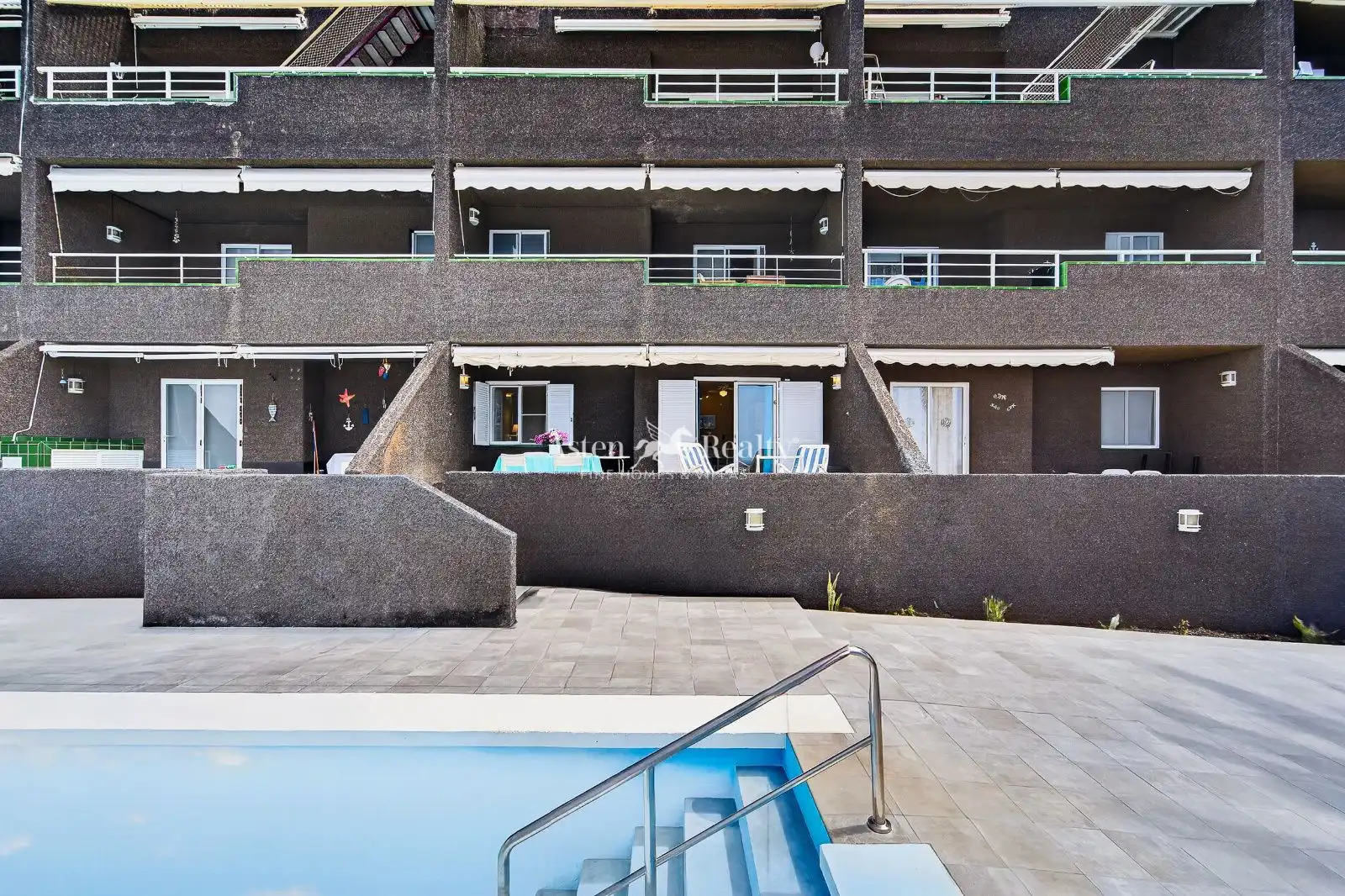 Vista exterior de Pis en venda en Guía de Isora amb Terrassa, Piscina i Moblat
