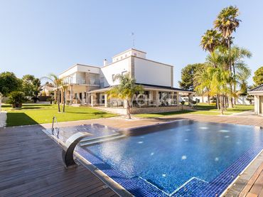 Casa con balcón en venta en Montealegre