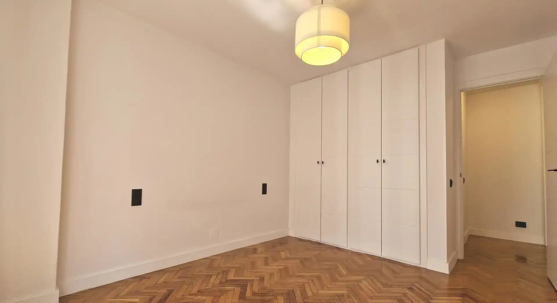 Dormitori de Apartament de lloguer en A Coruña Capital  amb Parquet, Forn i Rentadora