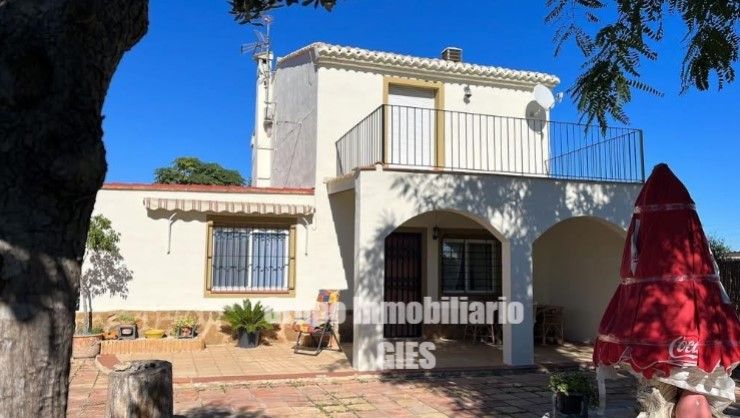 Vista exterior de Casa o xalet en venda en Sueca amb Calefacció, Jardí privat i Terrassa