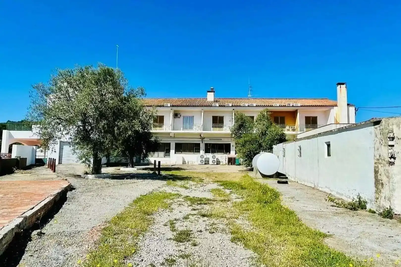 Vista exterior de Finca rústica en venda en Pont de Molins amb Piscina