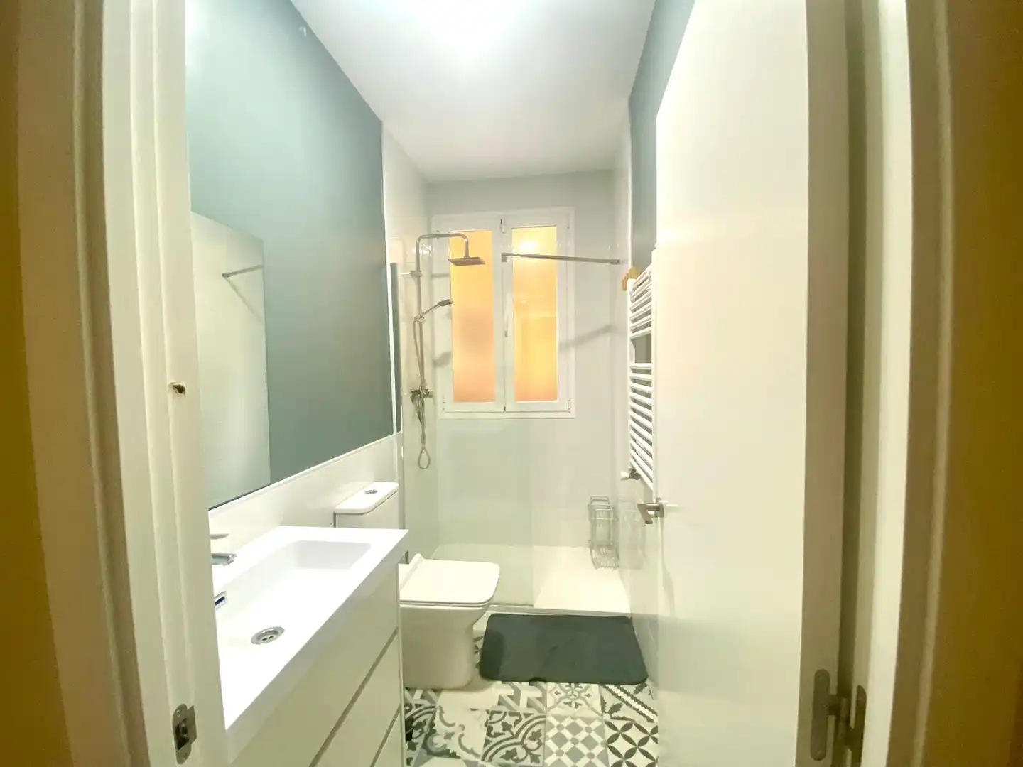 Badezimmer von Wohnung zur Miete in Madrid mit Heizung und Möbliert