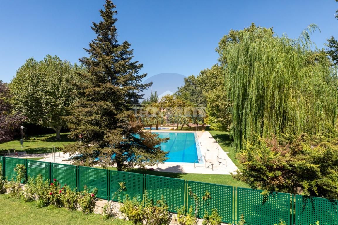 Piscina de Pis en venda en Majadahonda amb Calefacció i Piscina comunitària