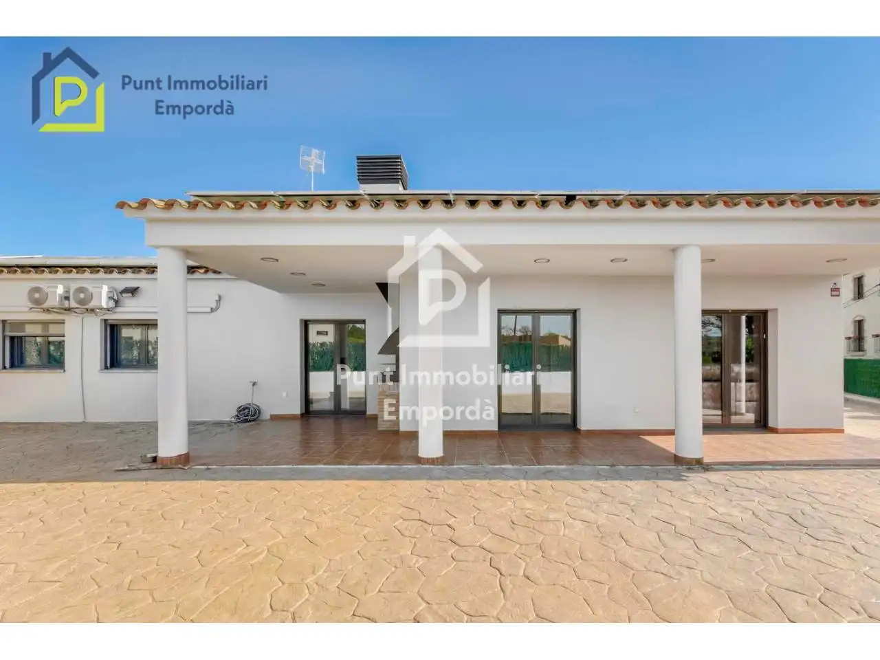 Vista exterior de Casa o xalet en venda en Cistella amb Aire condicionat, Calefacció i Jardí privat