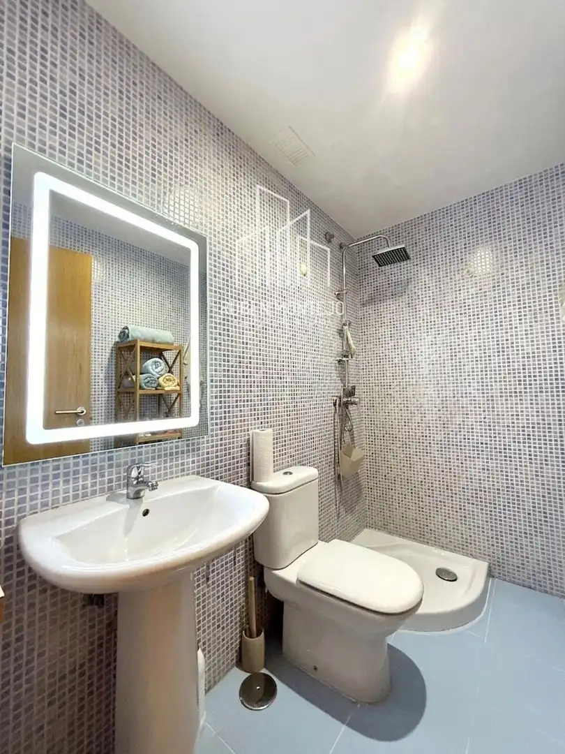 Baño de Piso en venta en Castellanos de Moriscos con Calefacción, Horno y Lavadora