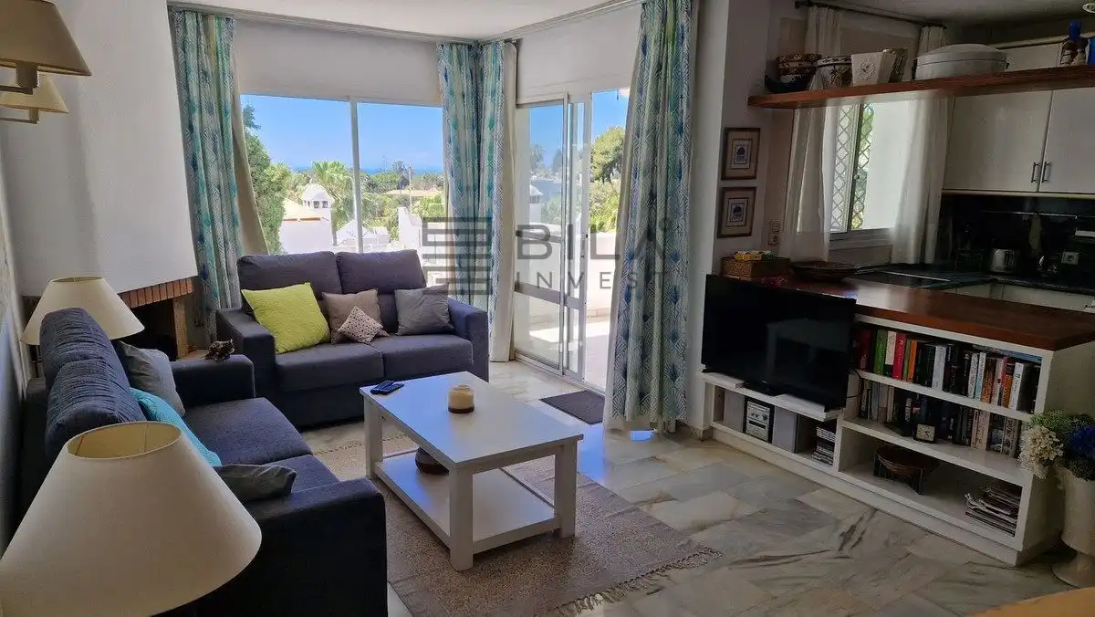 Sala de estar de Piso en venta en Marbella con Terraza, Piscina y Amueblado