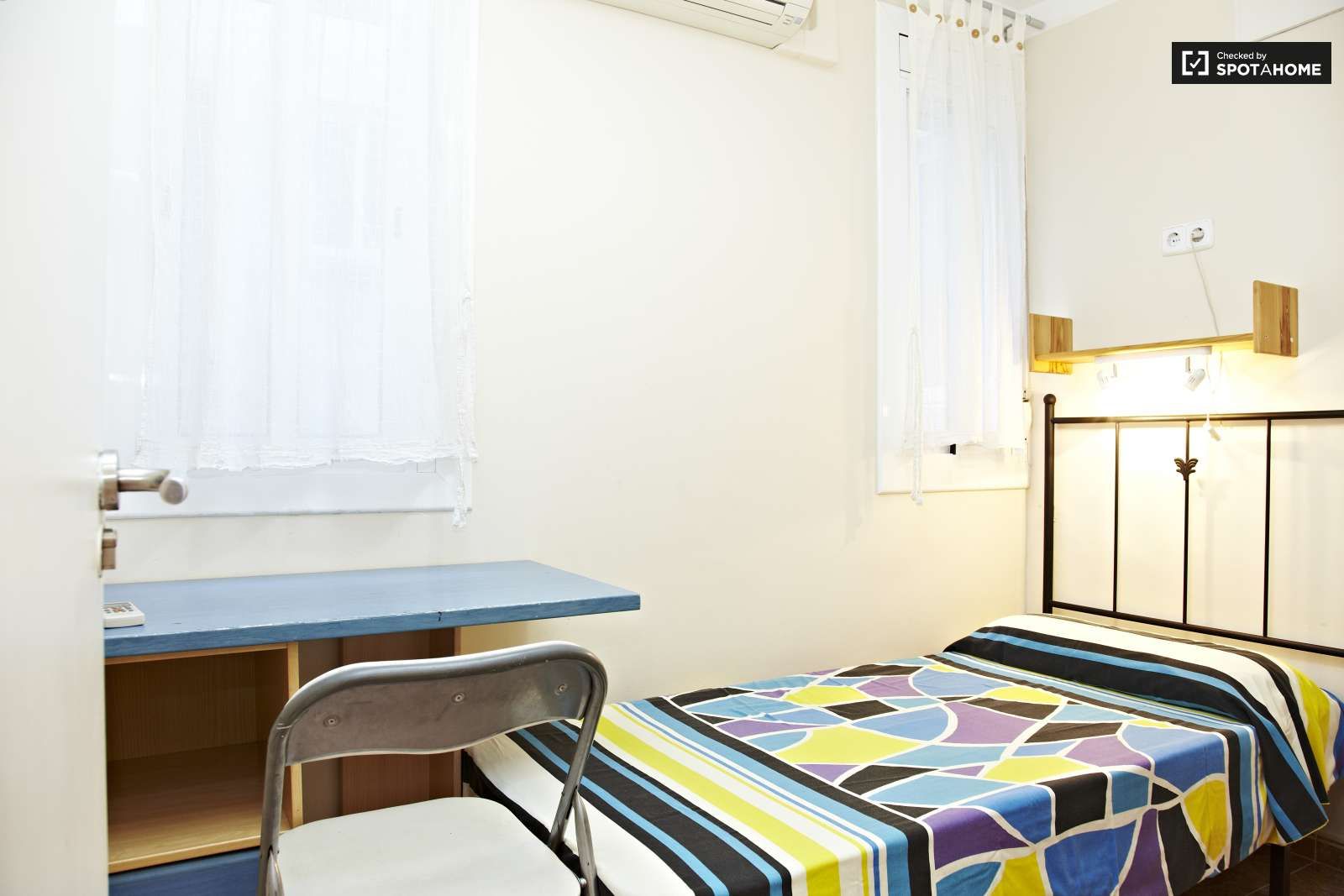 Flat to share in Sants