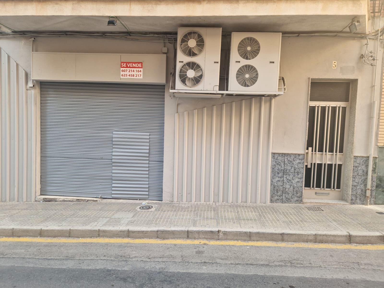Premises for sale in Villena  with Furnished