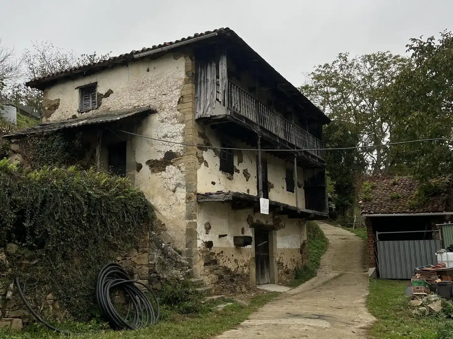 Vista exterior de Casa o xalet en venda en Valdés - Luarca amb Balcó