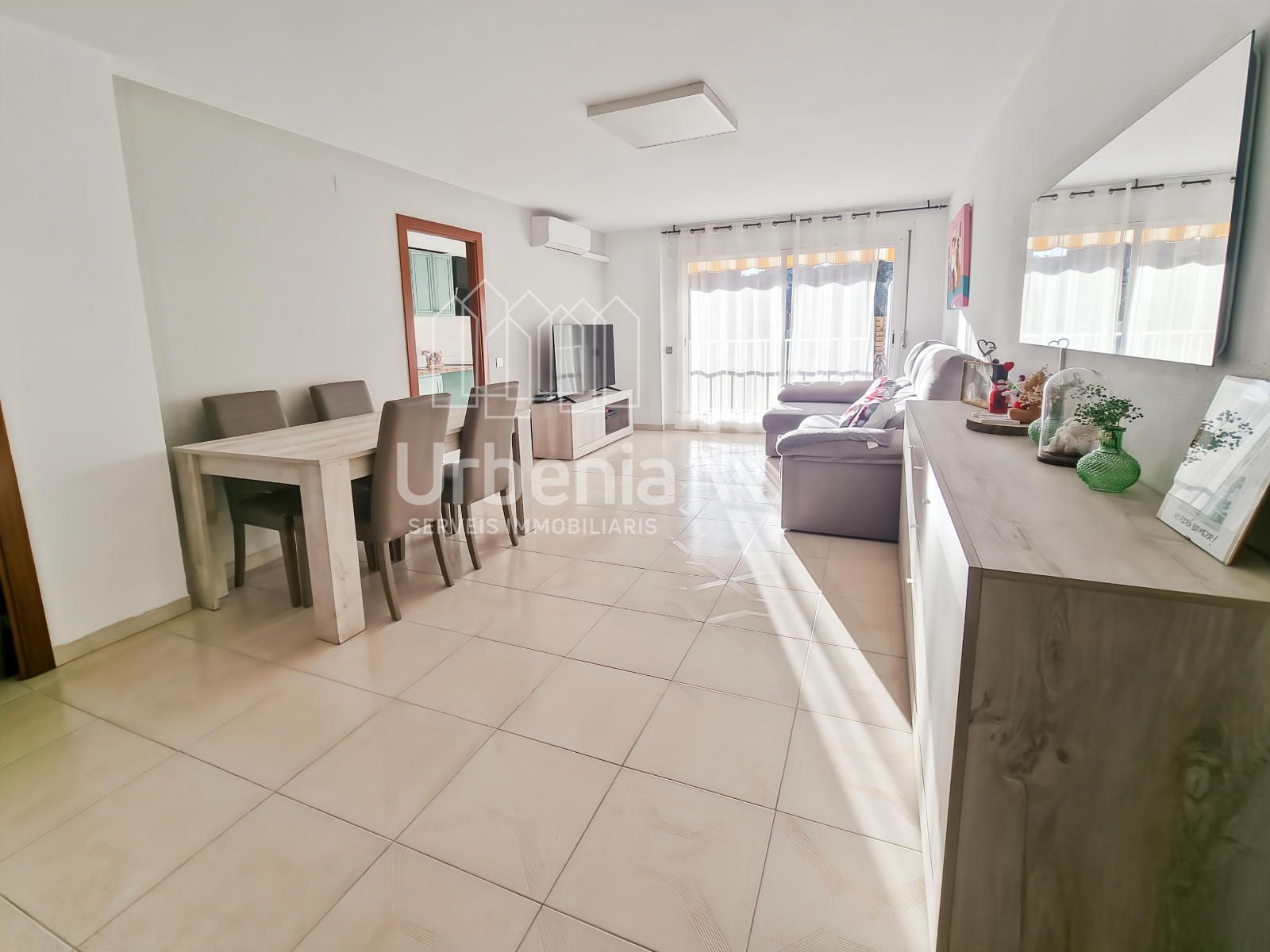 Living room of Flat for sale in Sant Cebrià de Vallalta  with Air Conditioner, Heating and Terrace