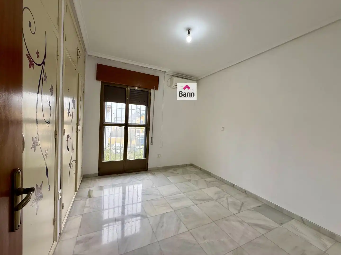 Dormitori de Casa o xalet en venda en Córdoba amb Jardí privat, Terrassa i Traster