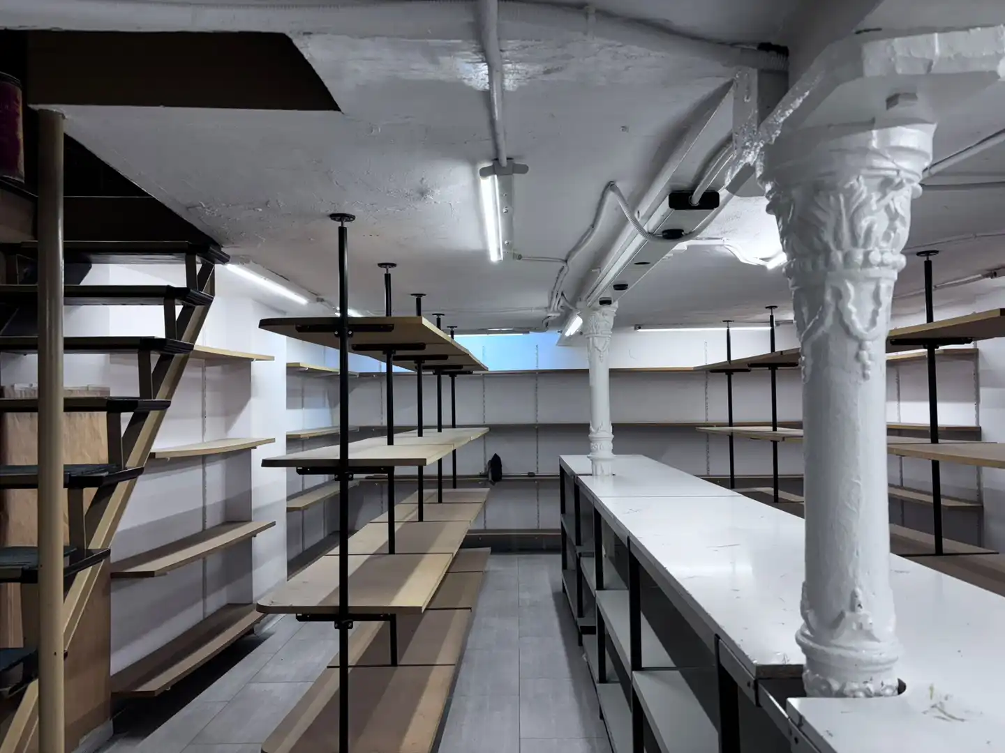 Commercial properties for rent in Burgos  with Air Conditioner, Heating and Furnished