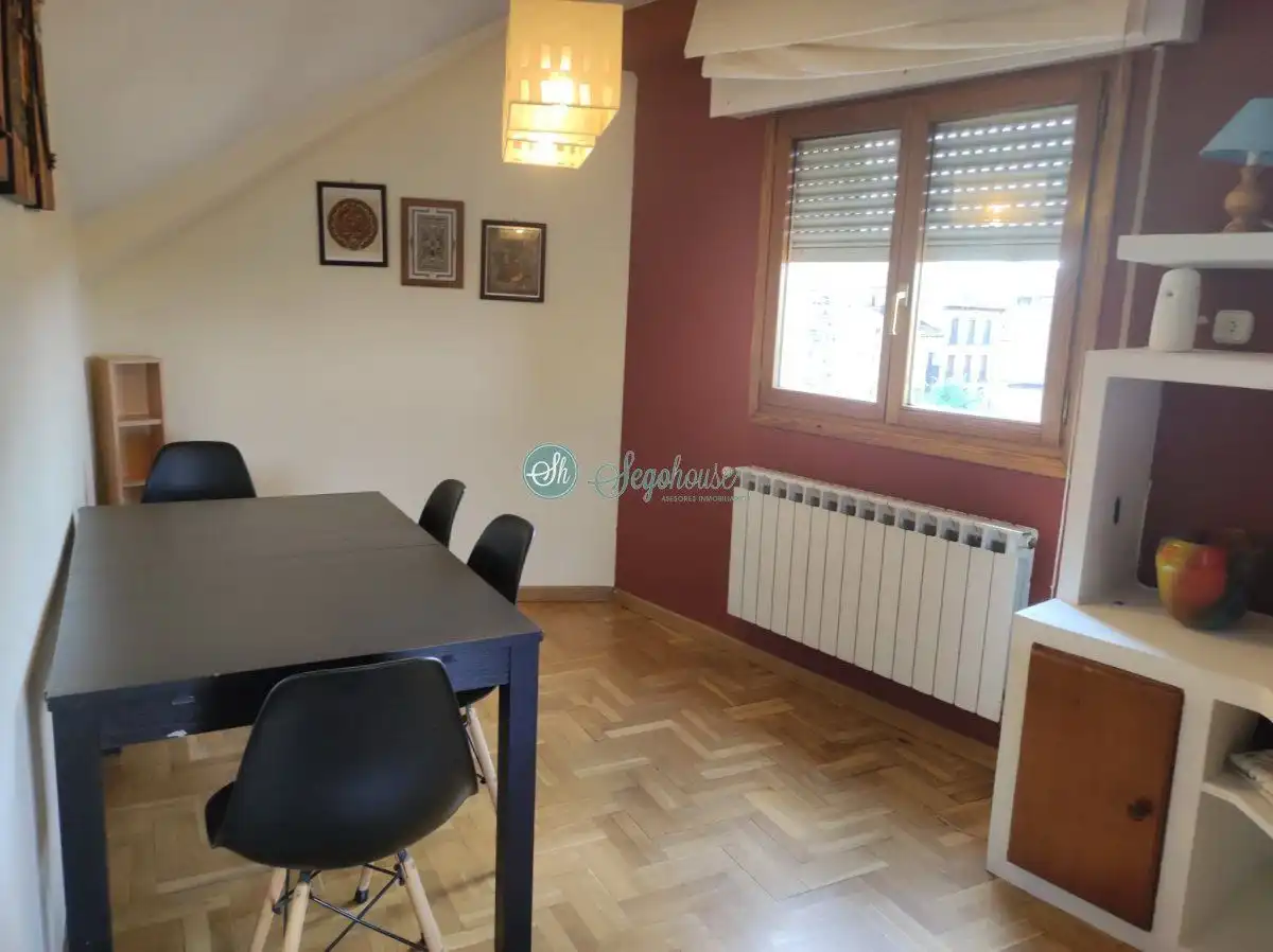 Comedor de Ático en venta en Segovia con Calefacción, Parquet y Amueblado