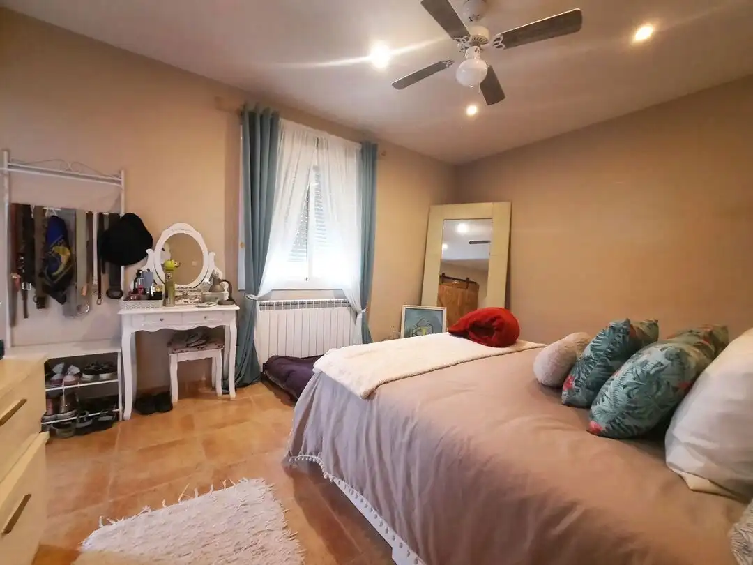 Schlafzimmer von Einfamilien-Reihenhaus zum Verkauf in Escalona mit Klimaanlage, Heizung und Terrasse