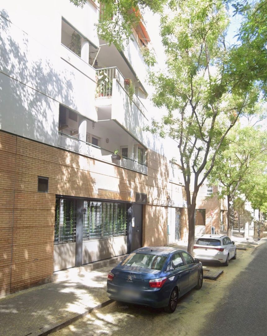 Exterior view of Premises to rent in  Sevilla Capital  with Air Conditioner, Heating and Alarm