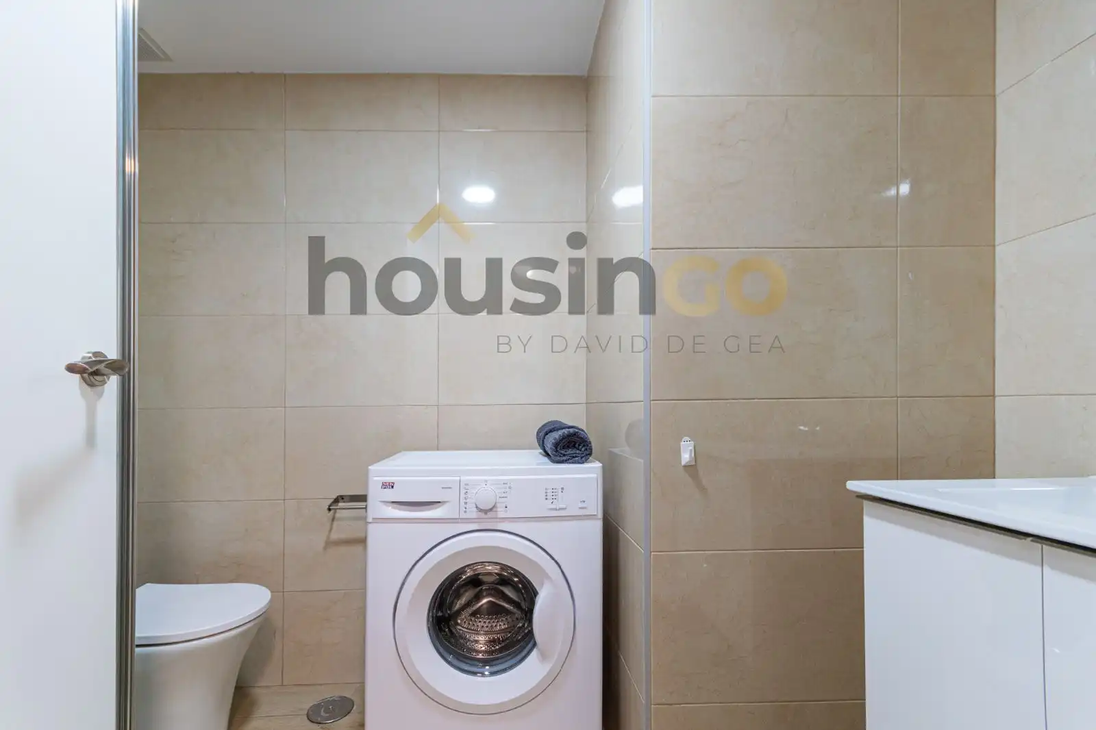 Bathroom of Study for rent in Madrid  with Air Conditioner, Heating and Parquet flooring