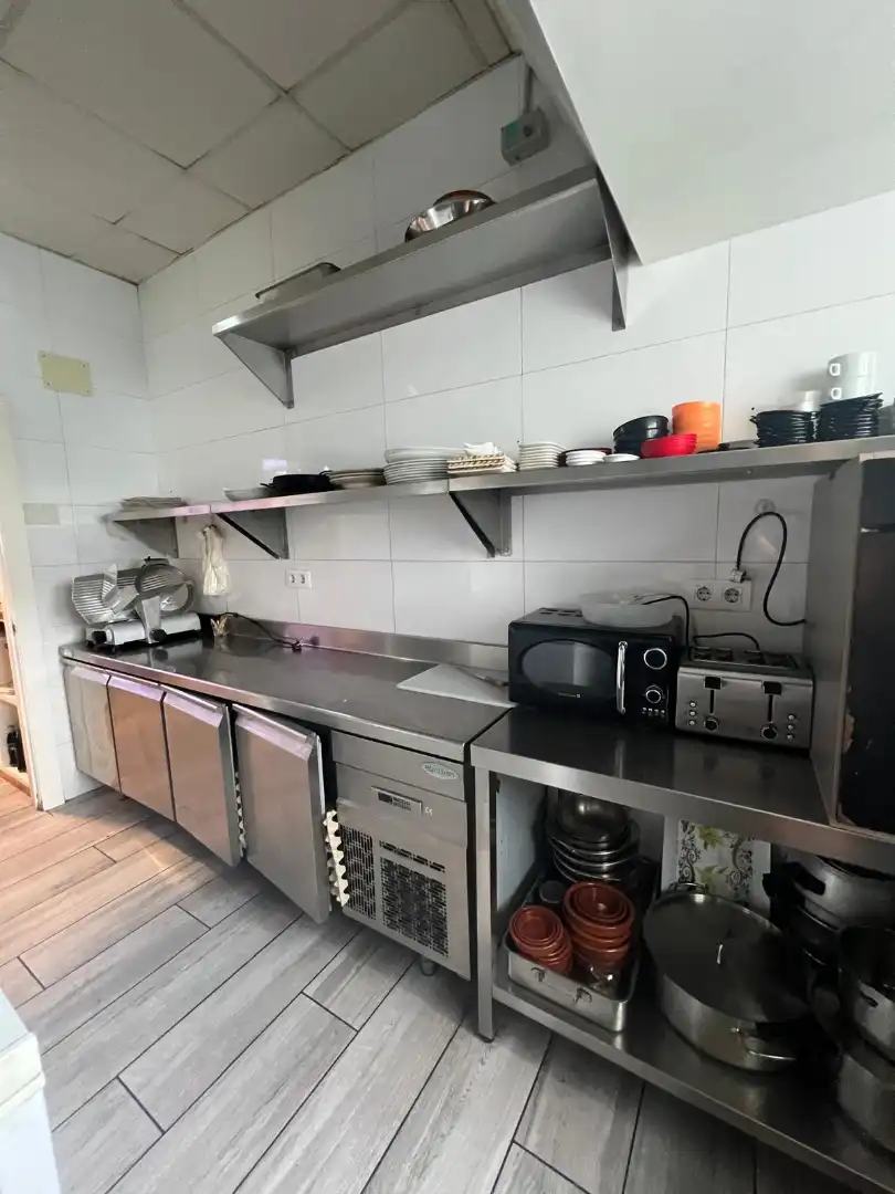 Cocina de Local de alquiler en Gijón  con Amueblado y Alarma