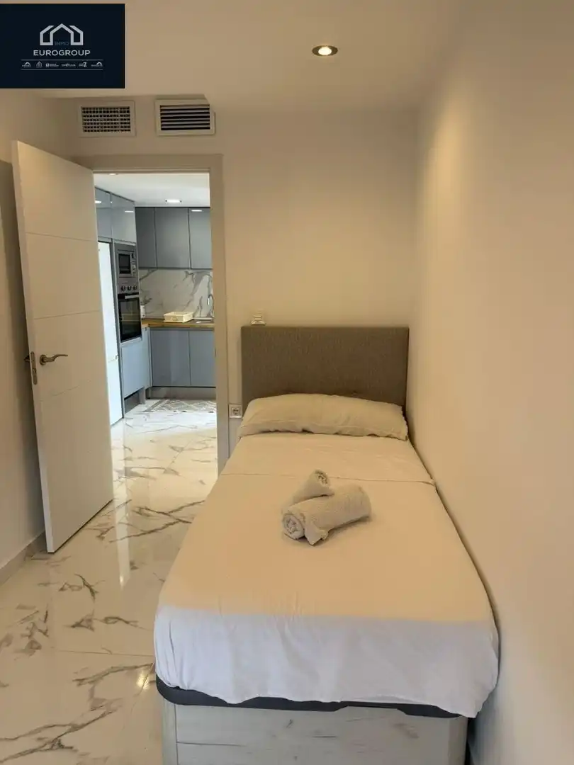 Habitación de Apartamento de alquiler en Benidorm con Aire acondicionado, Calefacción y Amueblado
