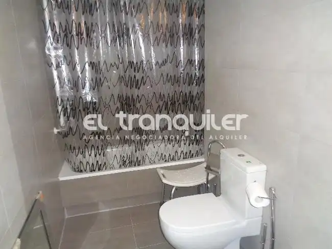 Wohnung zur Miete in Calle Fernando Trueba, Centro