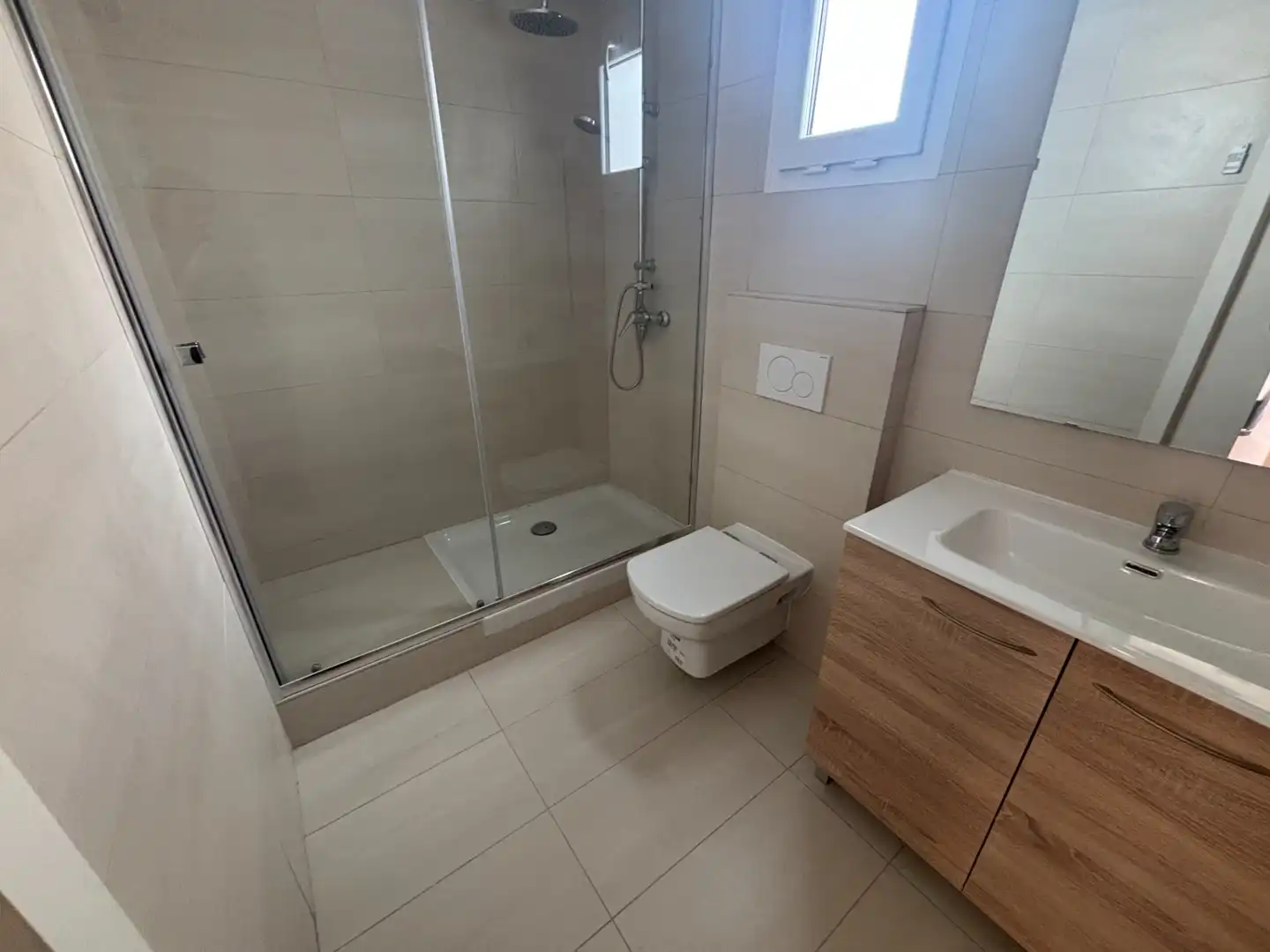 Baño de Dúplex de alquiler en Lleida con Aire acondicionado, Calefacción y Parquet