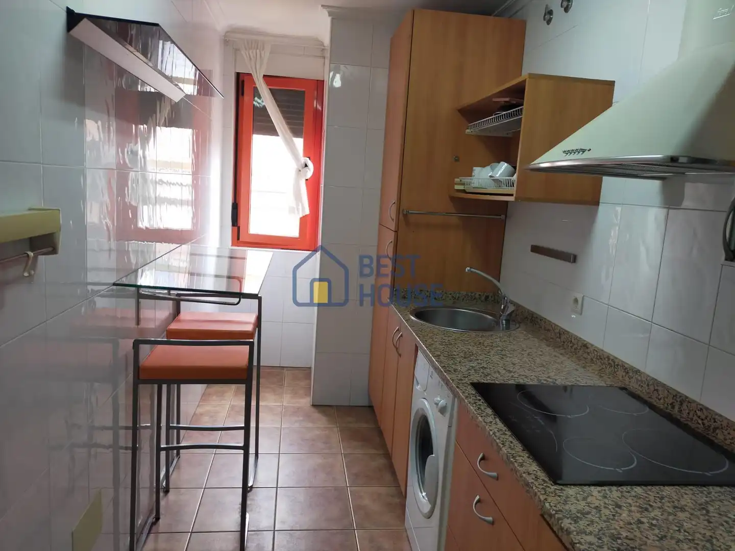 Cuina de Apartament de lloguer en León Capital  amb Calefacció i Moblat