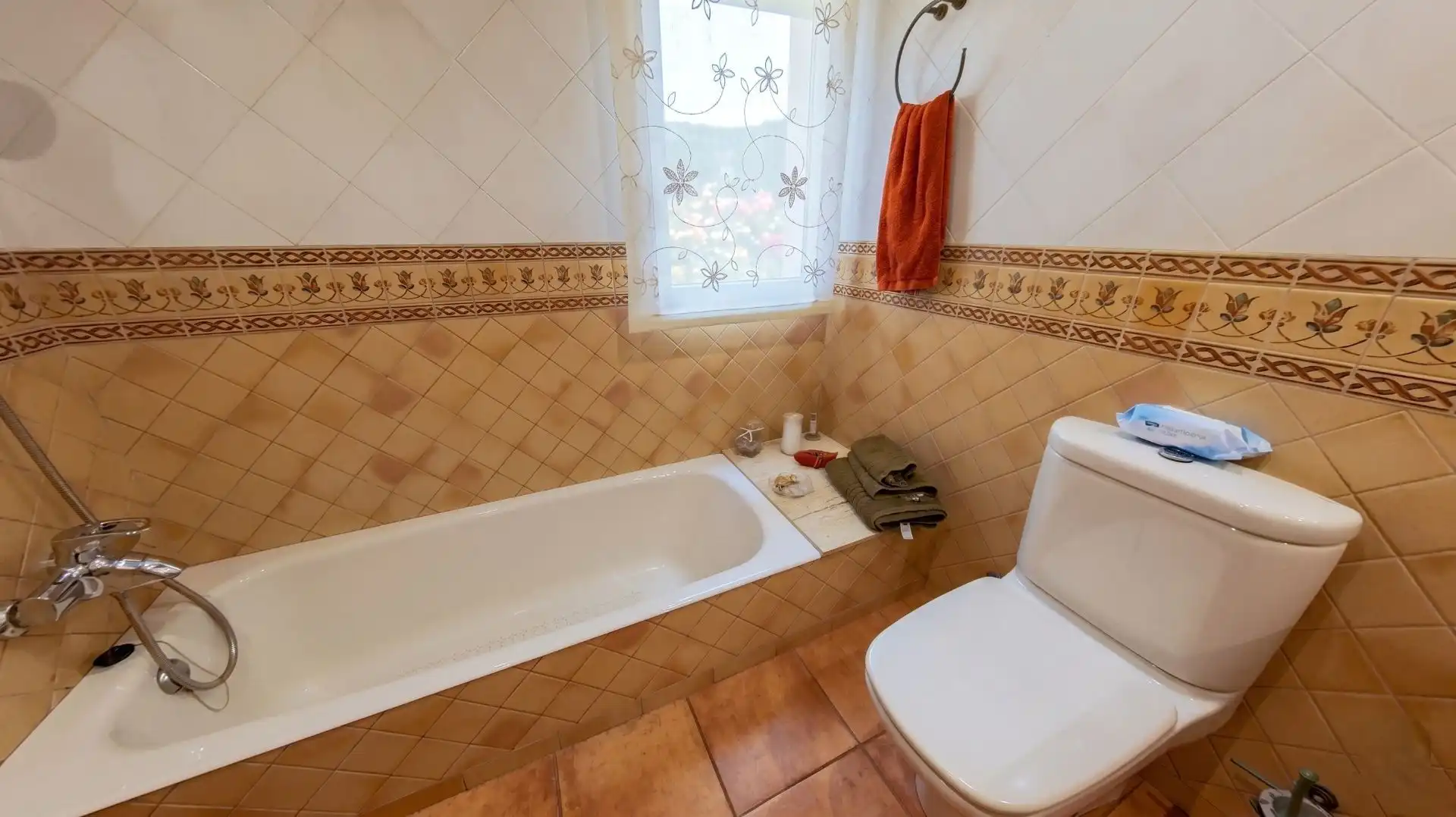 Bathroom of Houses for sale in Sant Feliu de Llobregat  with Air Conditioner, Heating and Private garden