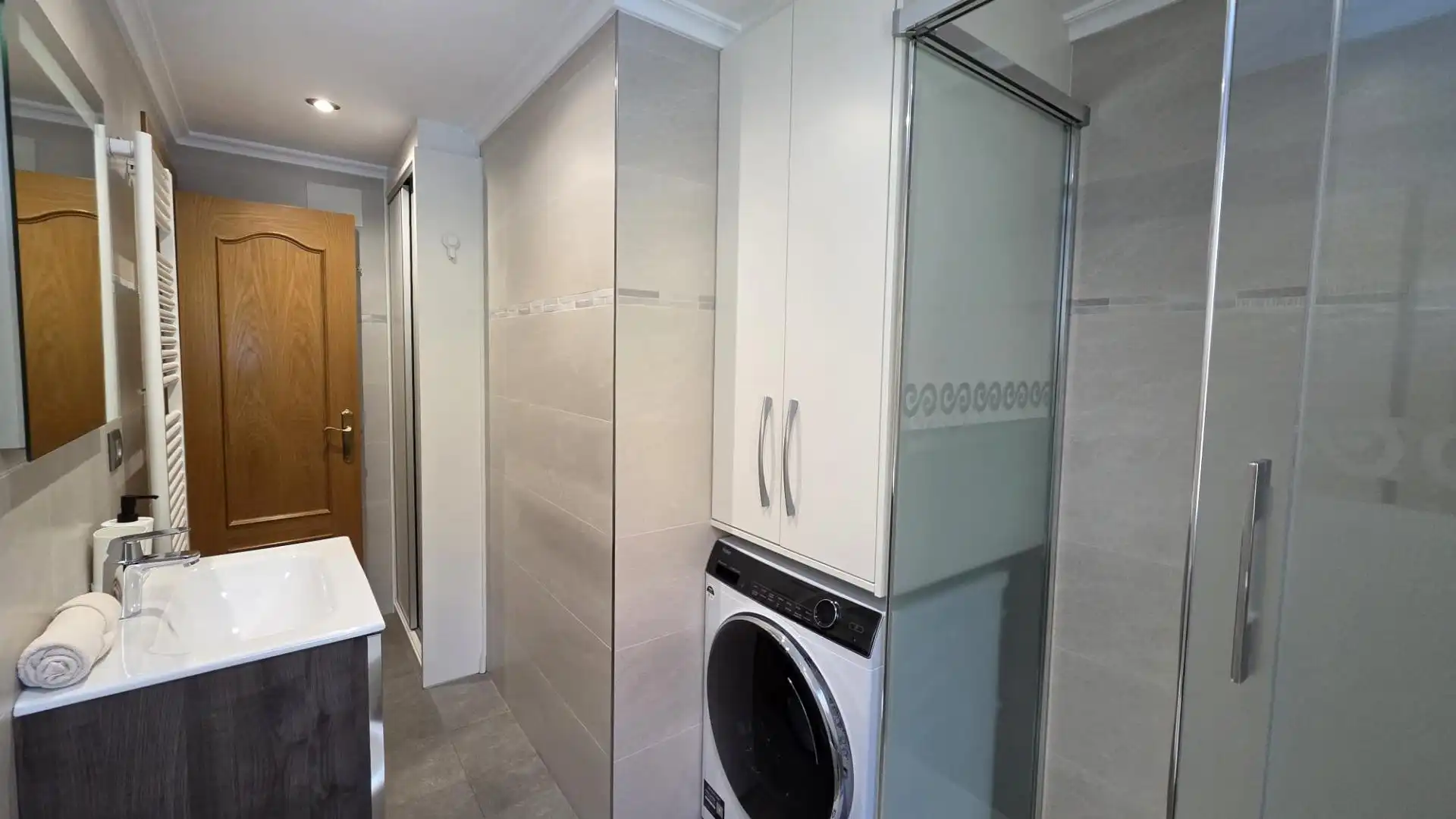 Badezimmer von Wohnung zur Miete in Santander mit Heizung und Möbliert
