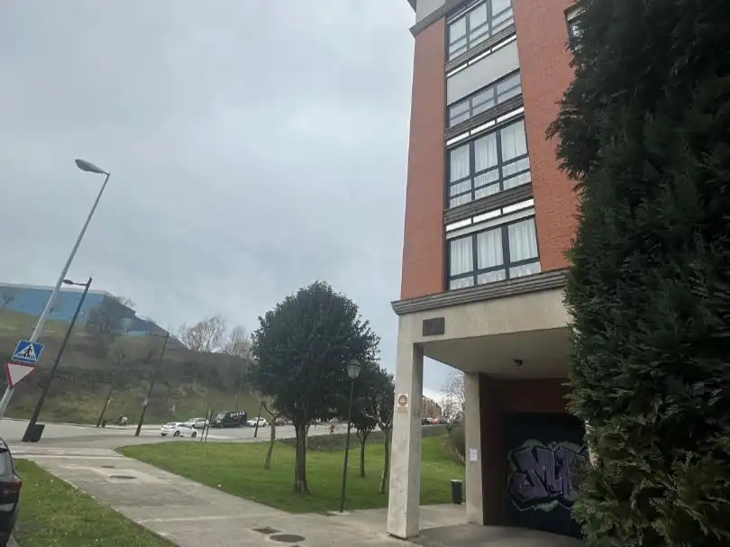 Vista exterior de Garatge en venda en Oviedo 