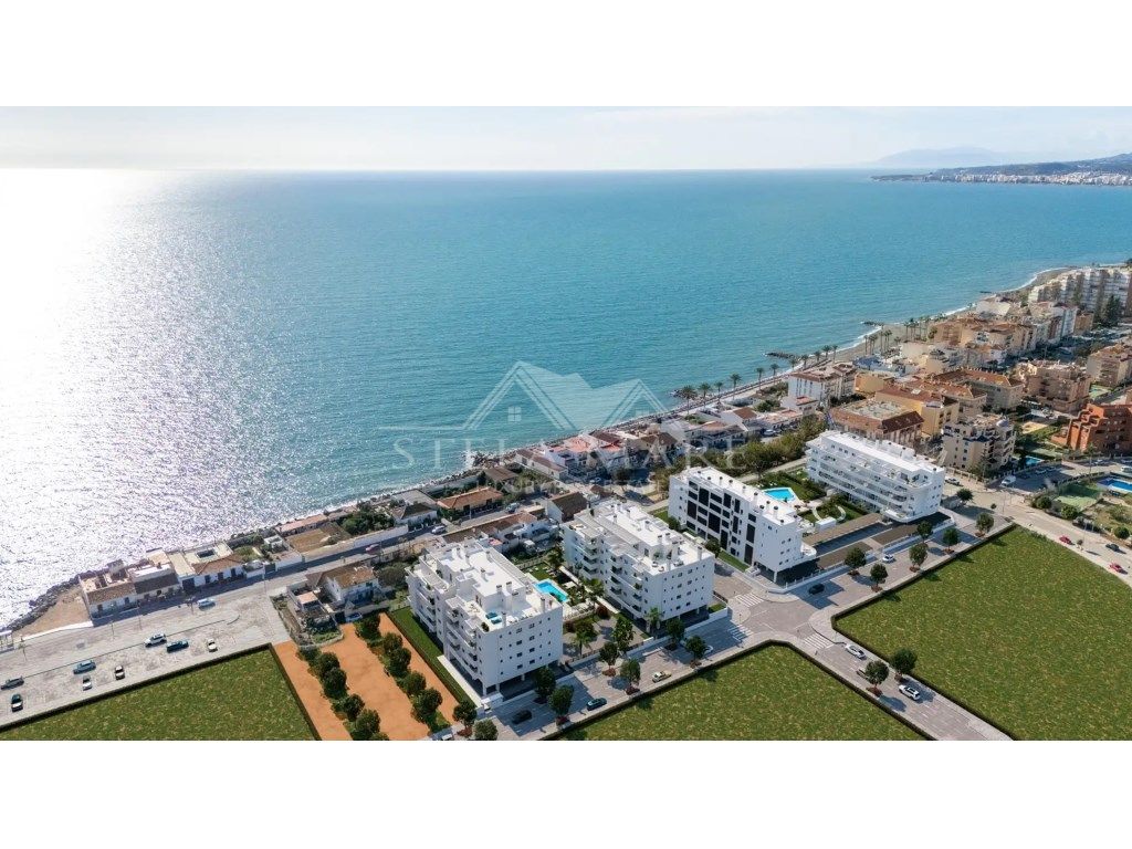 Exterior view of Apartment for sale in Vélez-Málaga  with Private garden, Oven and Microwave