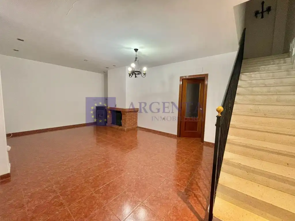 Casa adosada de alquiler en Malpartida de Cáceres
